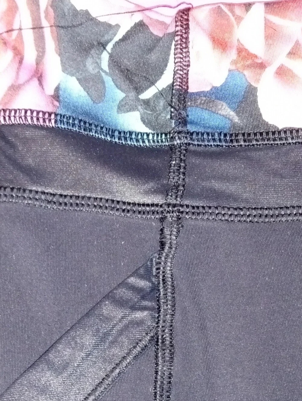 Lululemon Rose Floral Waistband Satin Trimmed Capri Leggings Size 4